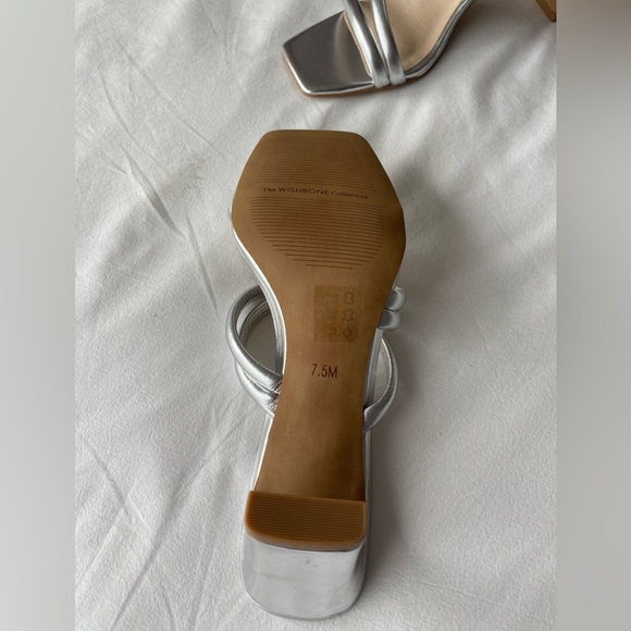 Wishbone silver heels - Picture 4 of 4